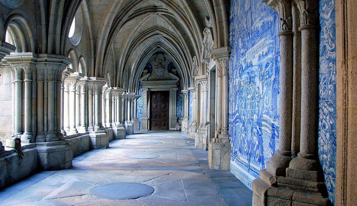 Azulejos-The-Traditional-Art-of-Hand-Painted-Portuguese-Tiles-Sé-do-Porto- Azulejos-The-Traditional-Art-of-Hand-Painted-Portuguese-Tiles-Sé-do-Porto- Azulejos The Traditional Art of Hand Painted Portuguese Tiles - Sé do Porto - azulejos Azulejos:The Traditional Art of Hand Painted Portuguese Tiles – Origin Azulejos The Traditional Art of Hand Painted Portuguese Tiles S   do Porto